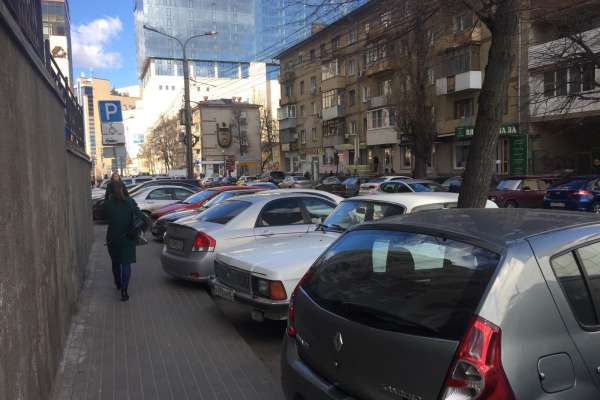 Парковки в центре Воронежа останутся бесплатными до конца недели Парковки в центре Воронежа останутся бесплатными до конца недели