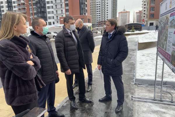 В Воронеже ДСК спорят с МРСК и Газпромом по «яблоневым садам» В Воронеже ДСК спорят с МРСК и Газпромом по «яблоневым садам»