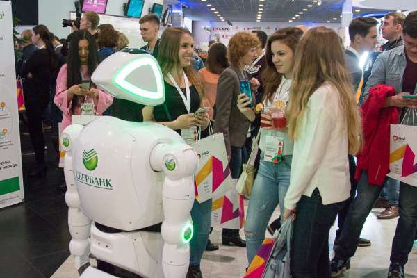 Воронежцам выпал шанс сделать селфи с роботом Воронежцам выпал шанс сделать селфи с роботом