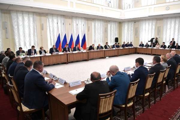 Алексей Гордеев похвалился перед президентом РФ воронежскими ТОСами Алексей Гордеев похвалился перед президентом РФ воронежскими ТОСами