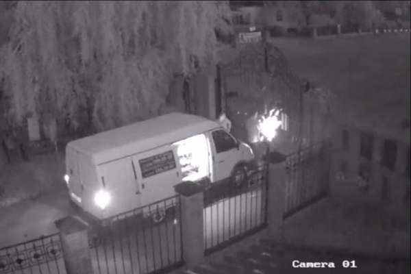 В Воронеже рабочие оказались заперты ночью на кладбище В Воронеже рабочие оказались заперты ночью на кладбище