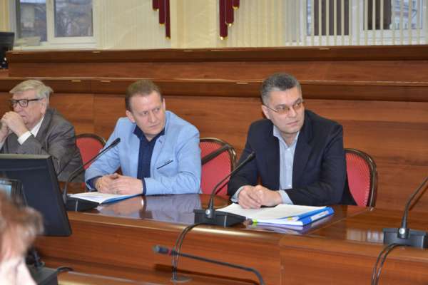 Воронежские чиновники намерены отсудить более 123 млн рублей у «ЛОС» Воронежские чиновники намерены отсудить более 123 млн рублей у «ЛОС»