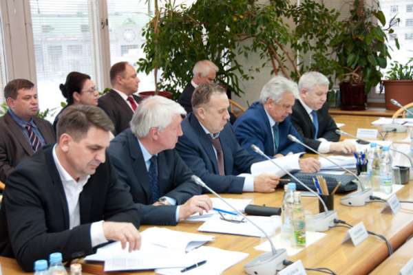 Воронежский депутат Госдумы выступил против «золотых парашютов» Воронежский депутат Госдумы выступил против «золотых парашютов»