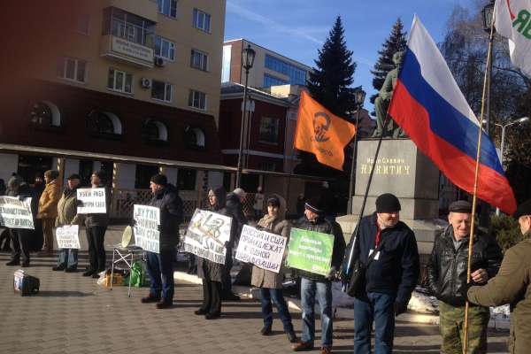 В Воронеже антивоенный митинг собрал полсотни человек В Воронеже антивоенный митинг собрал полсотни человек