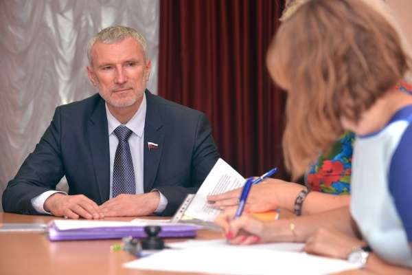 Воронежский депутат Госдумы Алексей Журавлев подал документы в избирком Воронежский депутат Госдумы Алексей Журавлев подал документы в избирком