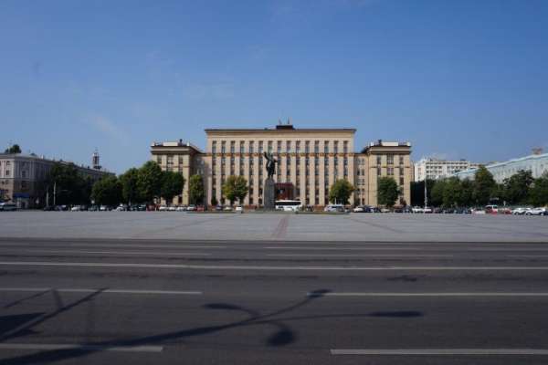 Воронежцы не представляют главную площадь без Ленина Воронежцы не представляют главную площадь без Ленина