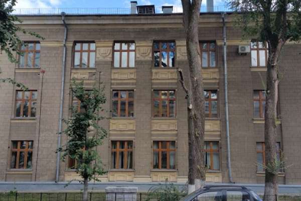 В Воронеже оттягавшая ребенка за ухо психолог попыталась вернуться в «Парус надежды» В Воронеже оттягавшая ребенка за ухо психолог попыталась вернуться в «Парус надежды»