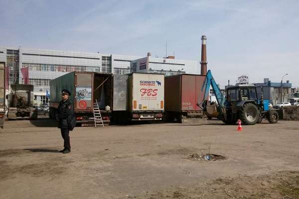 В Воронеже дальнобойщиков задержали под предлогом благоустройства территории В Воронеже дальнобойщиков задержали под предлогом благоустройства территории