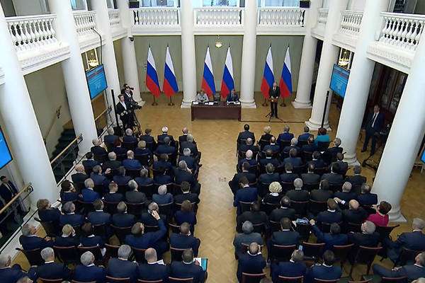 Президент разрешил воронежским думцам вызывать «на ковер» руководителей федеральных органов Президент разрешил воронежским думцам вызывать «на ковер» руководителей федеральных органов