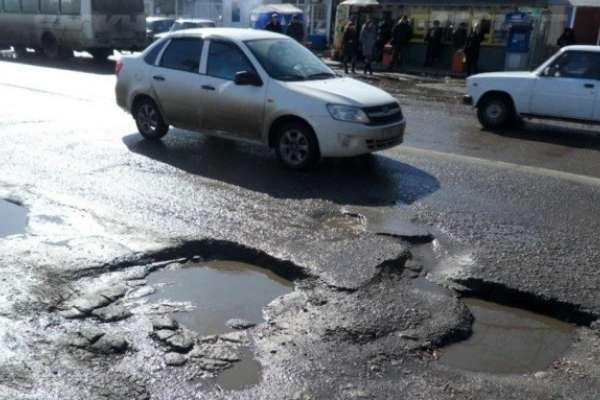 В Воронежской области экстренно и не всегда качественно чинят дороги В Воронежской области экстренно и не всегда качественно чинят дороги