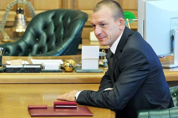 От Воронежа в Госдуму хотят попасть олимпийский чемпион и тележурналист От Воронежа в Госдуму хотят попасть олимпийский чемпион и тележурналист