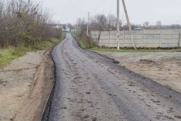 Некачественный ремонт дороги в селе Медвежье вызвал волну возмущения у местных жителей