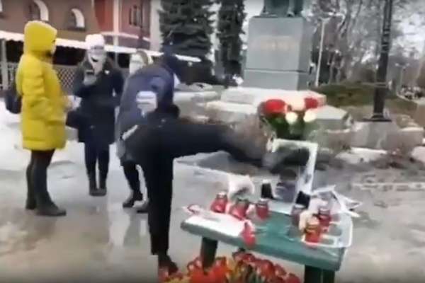 Несогласованный марш Немцова в Воронеже закончился скандалом Несогласованный марш Немцова в Воронеже закончился скандалом