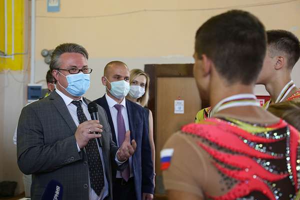 Вадим Кстенин лично поздравил юных воронежцев с мировым чемпионством по спортивной гимнастике Вадим Кстенин лично поздравил юных воронежцев с мировым чемпионством по спортивной гимнастике