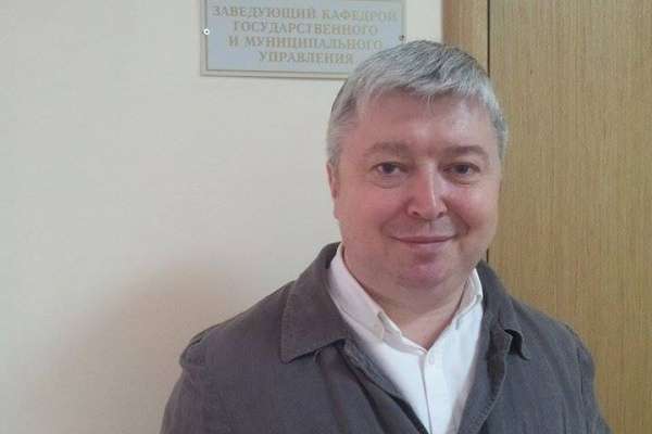 Когда центральная фигура в региональной власти нежесткая, внутри начинается борьба Когда центральная фигура в региональной власти нежесткая, внутри начинается борьба