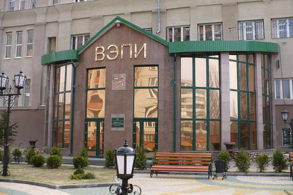 Еще над одним воронежским вузом нависла угроза Еще над одним воронежским вузом нависла угроза