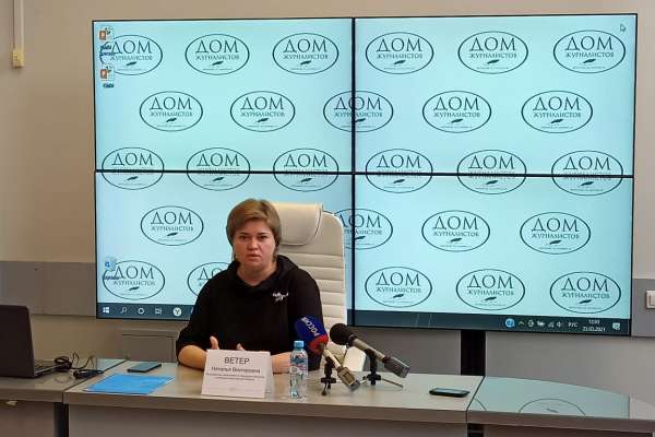 Чиновница Наталья Ветер разрешила воронежцам купаться в загрязненной Усманке Чиновница Наталья Ветер разрешила воронежцам купаться в загрязненной Усманке