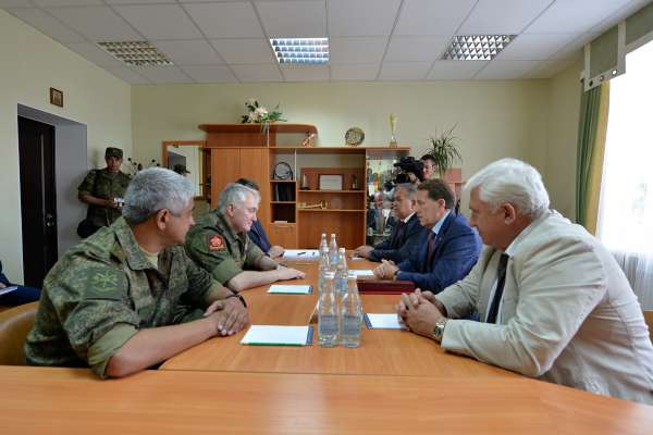 Воронежский губернатор видит выгоду в сотрудничестве с военными Воронежский губернатор видит выгоду в сотрудничестве с военными