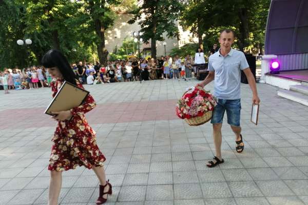 На Дне молодежи в Семилуках чествовали лучших специалистов города