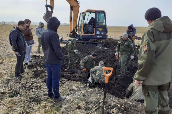Воронежские поисковики ведут раскопки в местах будущей стройки «Агроэко» Воронежские поисковики ведут раскопки в местах будущей стройки «Агроэко»