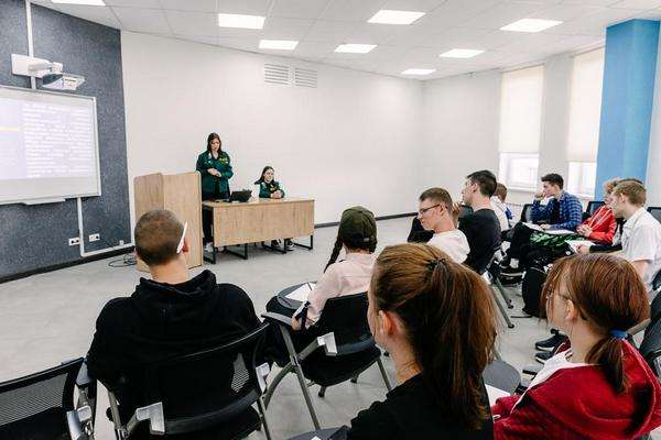 Новые профессии ждут студентов: Бобровский аграрно-индустриальный колледж открывает возможности в студенческих отрядах