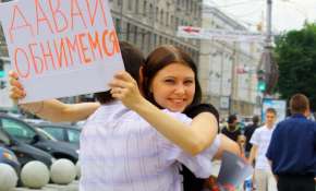 В День города воронежские девушки обнимут каждого желающего