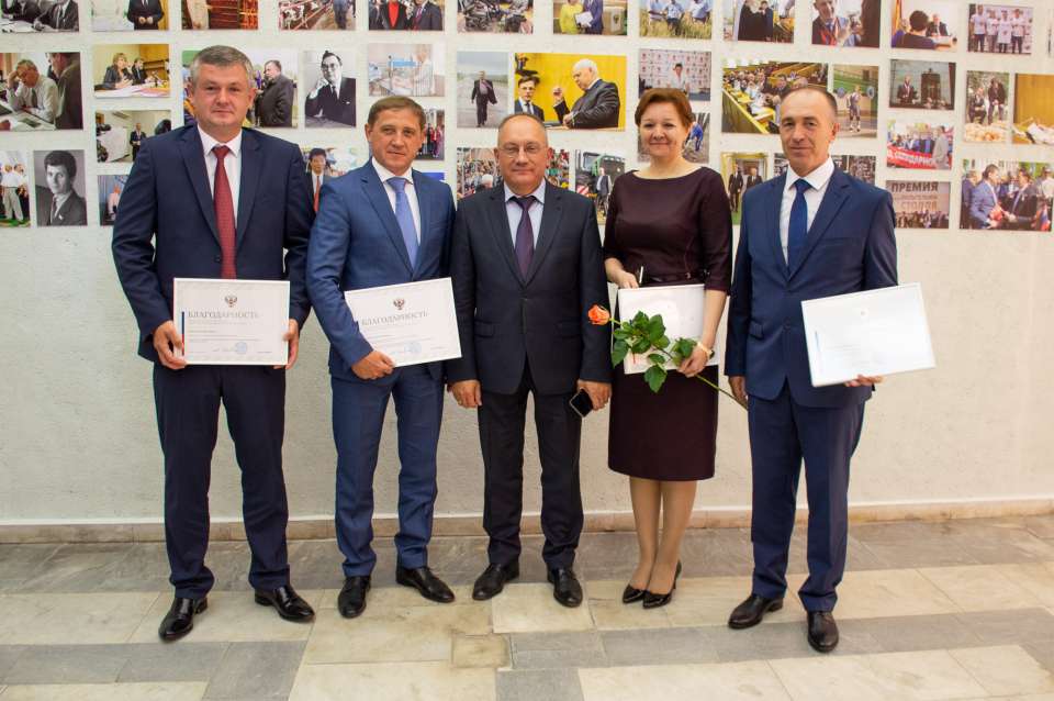 Руководители воронежского «Домостроительного комбината» удостоены наград Совета Федерации