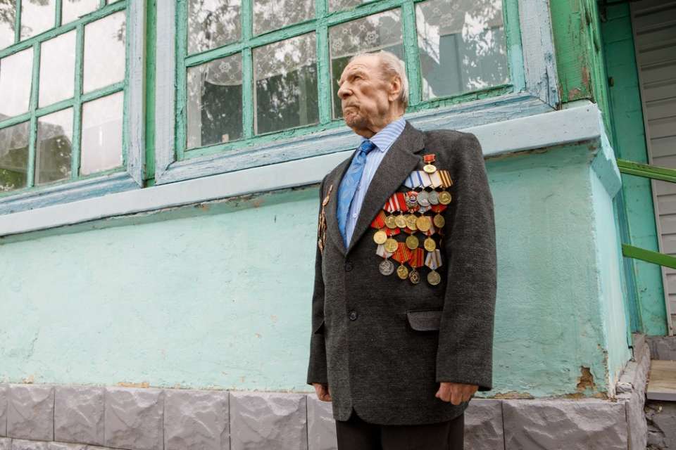 Владимир Нетесов в преддверии Дня Победы поздравил воронежского ветерана
