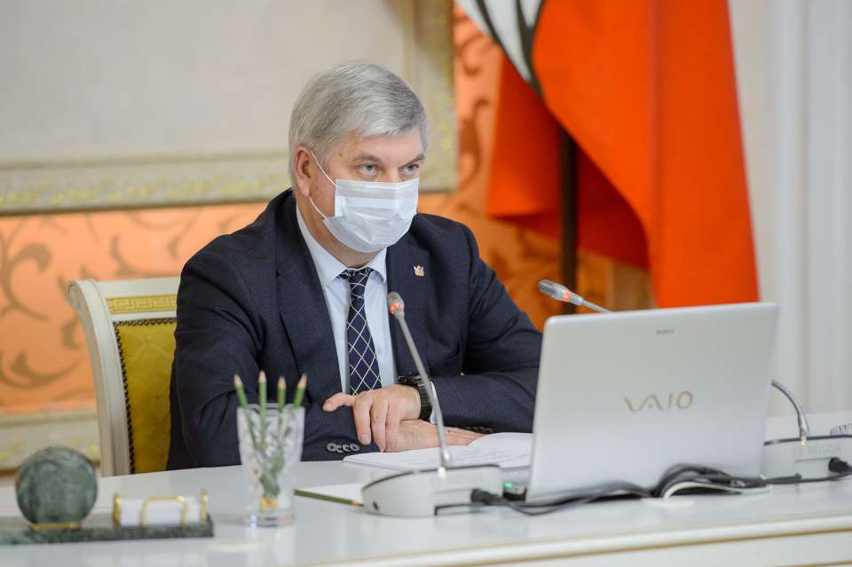 Воронежский губернатор попросил коллег не вздыхать о тратах на пандемию 