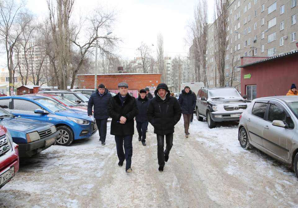 Глава Воронежа оценил уборку снега во дворах