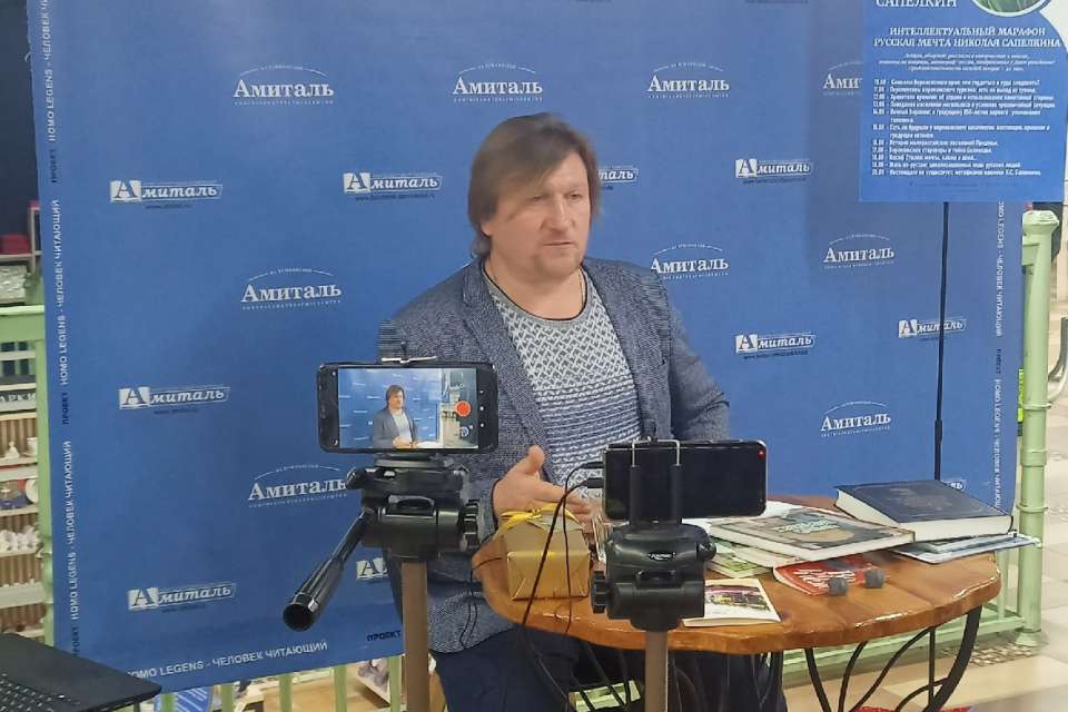 Известный воронежский историк Николай Сапелкин отпраздновал свой день рождения вместе со своими читателями