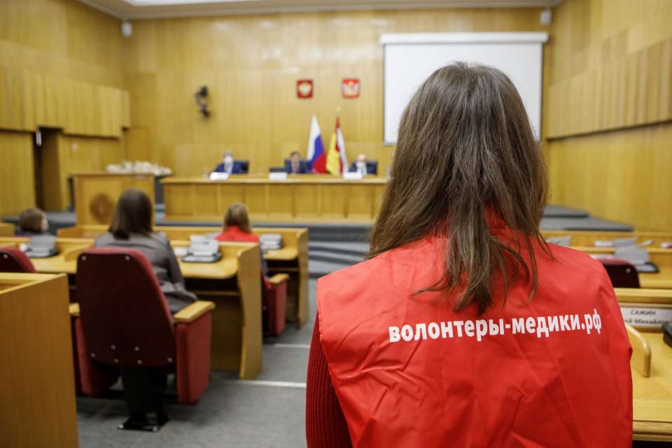 Депутаты Воронежской областной Думы организовали доставку горячего питания волонтерам-медикам 