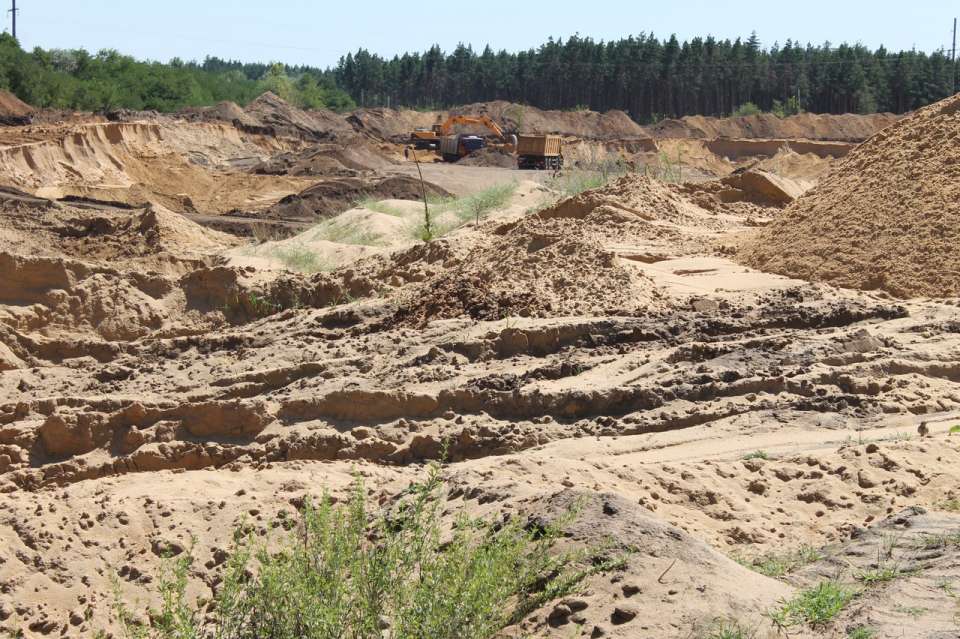 Село в Воронежской области «закапывают» в песчаный карьер