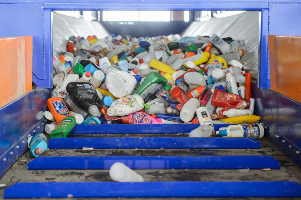 Жители Воронежа и ближайших районов будут платить за вывоз мусора 165 рублей в месяц