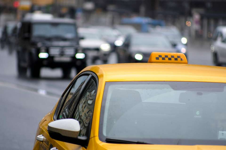 Пандемия заставила воронежцев чаще ездить на такси