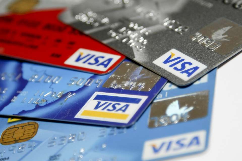 Visa больше не будет обслуживать операции российских банков 