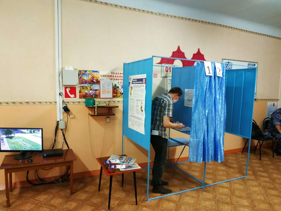 Как на избирательных участках в Воронеже идет голосование по Конституции?