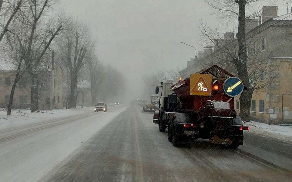 В Воронеже комбинаты благоустройства за ночь вывезли 11 тыс. куб. снега 