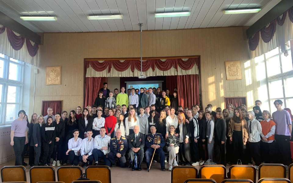 Воронежским старшеклассникам рассказали о героизме и воинском долге 