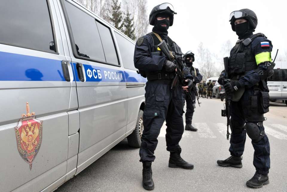 Два белгородца спрятали взрывчатку в воронежском селе