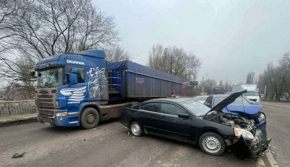 Столкновение трех автомобилей в Воронеже: подробности ДТП