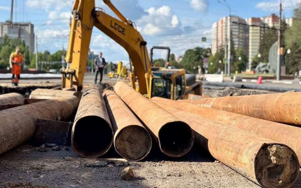 В Воронеже продолжают устранять коммунальную аварию В Воронеже продолжают устранять коммунальную аварию