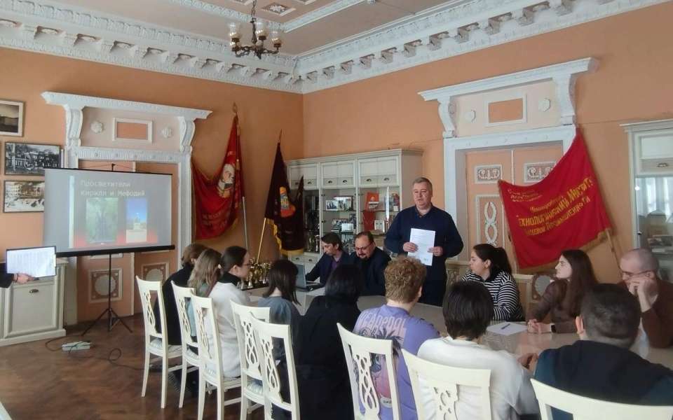 В ВГУИТ прошел круглый стол ко Дню славянской письменности и культуры