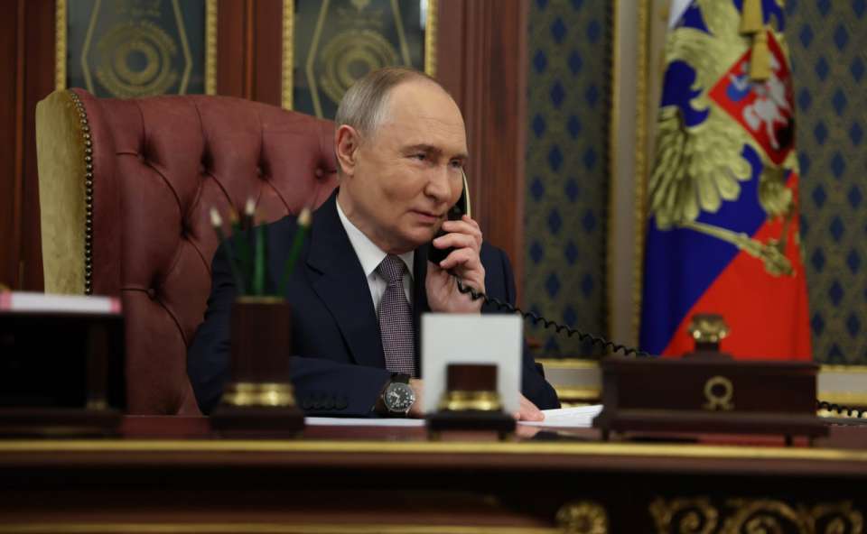 Владимир Путин наградил две многодетные семьи из Воронежской области Владимир Путин наградил две многодетные семьи из Воронежской области