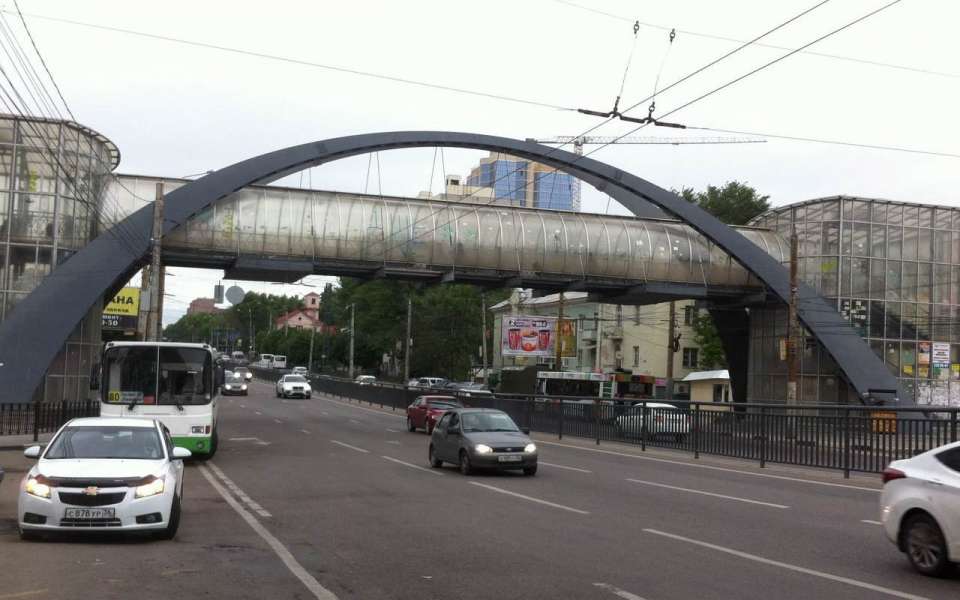 В Воронеже начали наносить новую дорожную разметку на Московском проспекте