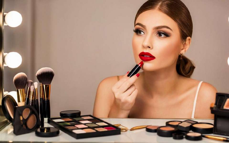 90% воронежанок используют декоративную косметику каждый день