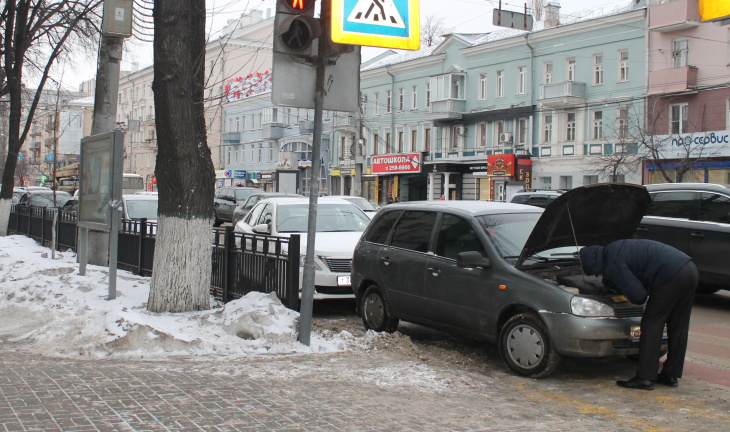 Реальное время воронеж. Парковка у ВГУ фото.