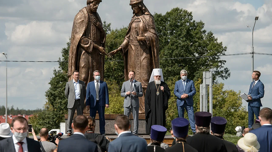 Главная картинка новости: Памятник святым Петру и Февронии под Воронежем обзаведется зайцем