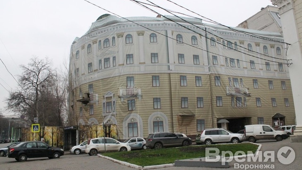 Главная картинка новости: В Воронеже в опустевшем доме на площади Ленина,6 долгое время жили мигранты