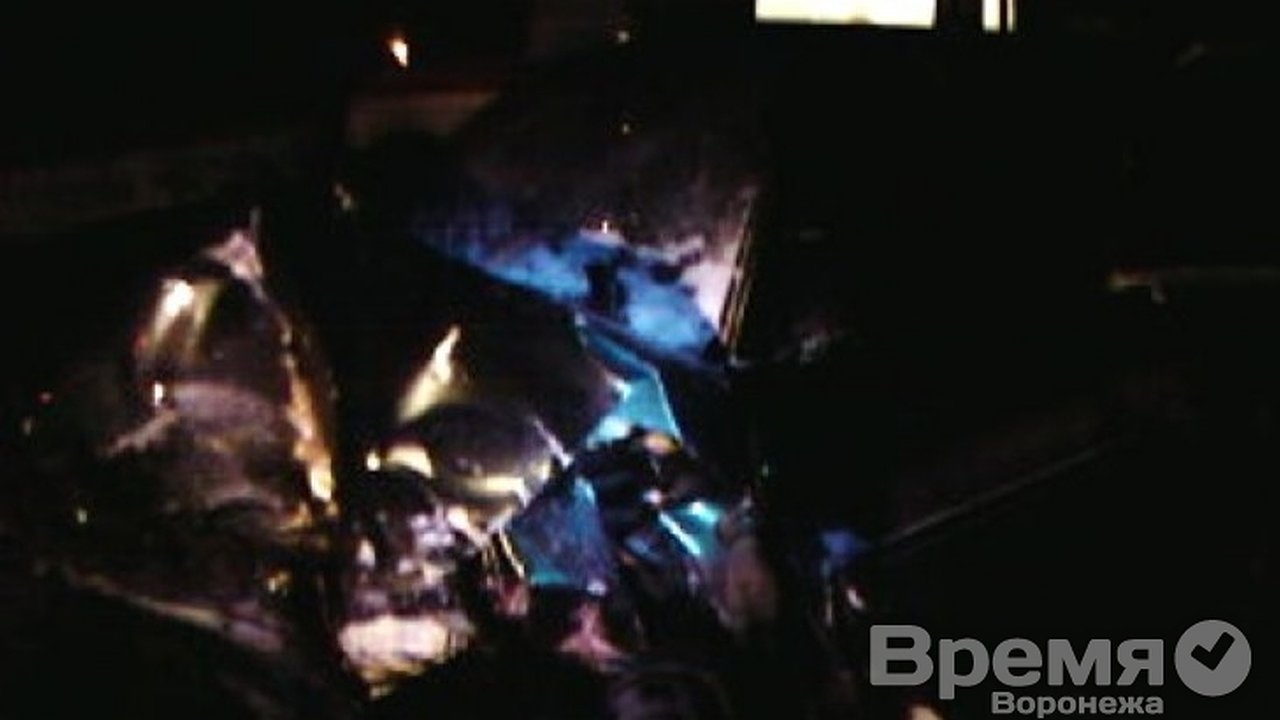 Главная картинка новости: Под Воронежем на встречке протаранили авто с полицейскими